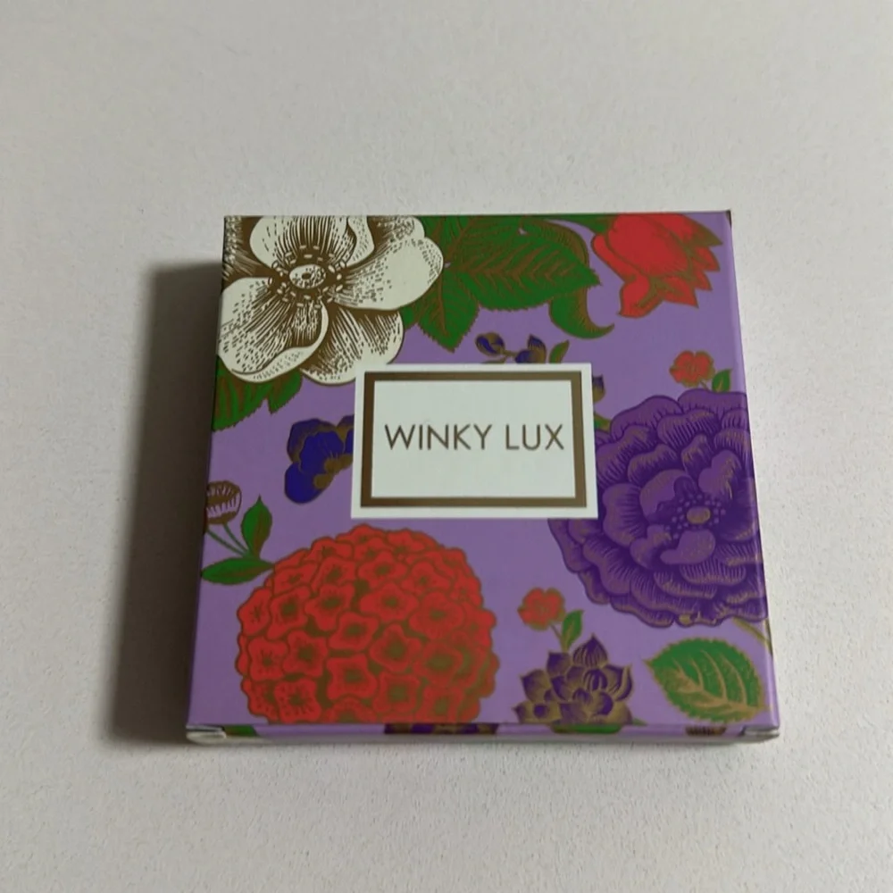 WINKY LUX Diamond Powder Foundation Deep